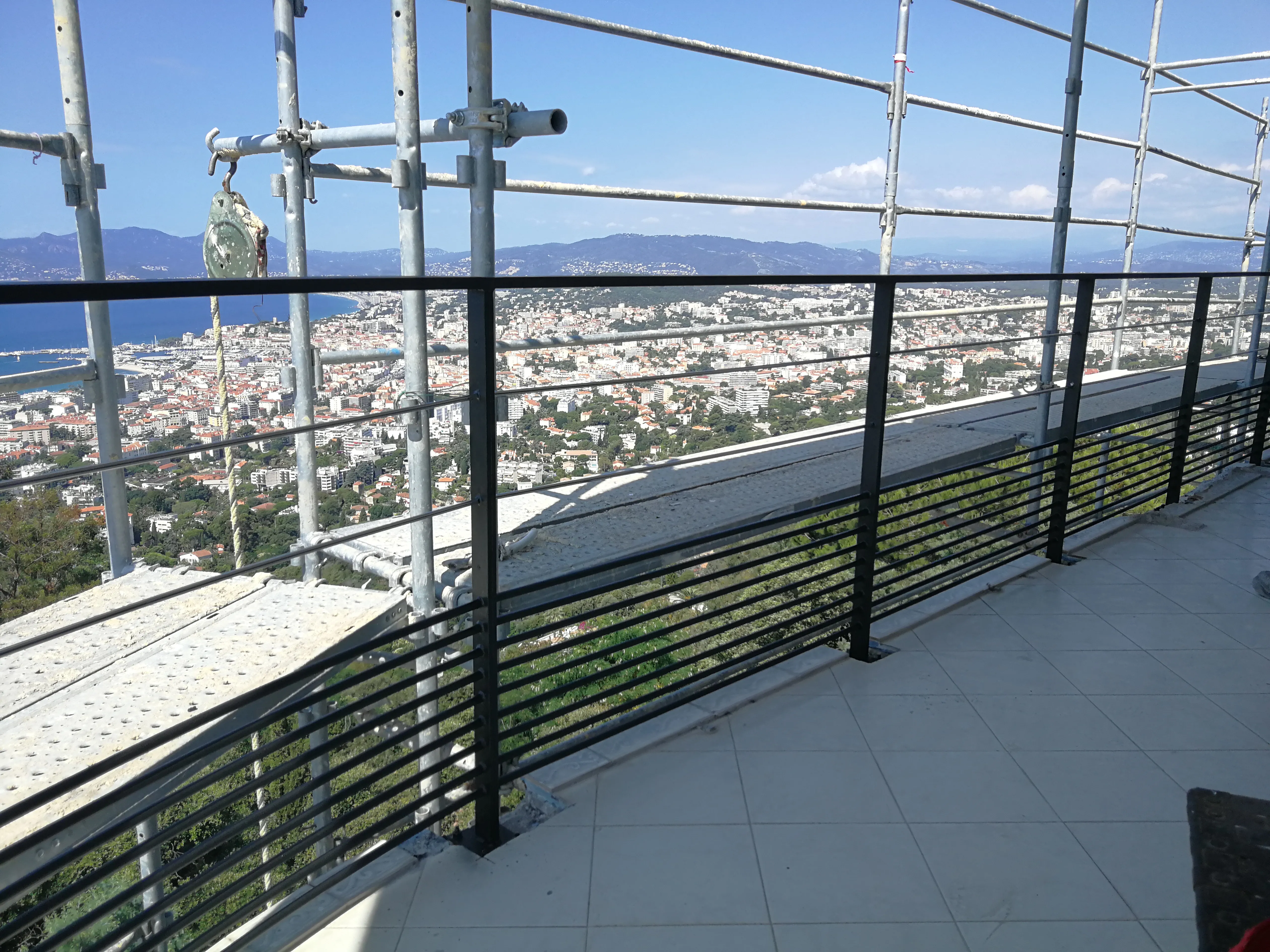 Lignes conçues pour l'architecture — réalisation SEVEN STAR