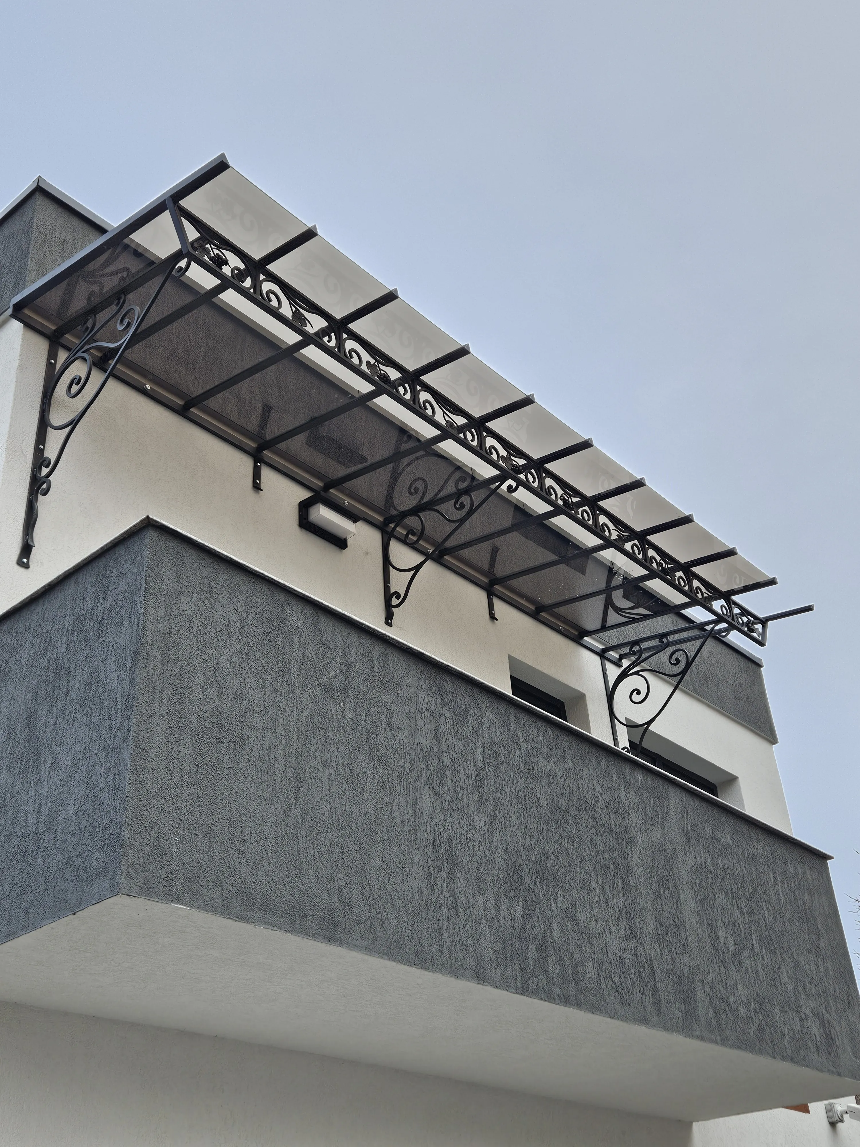 Réalisation SEVEN STAR : Marquise Métallique, pergolas sur mesure