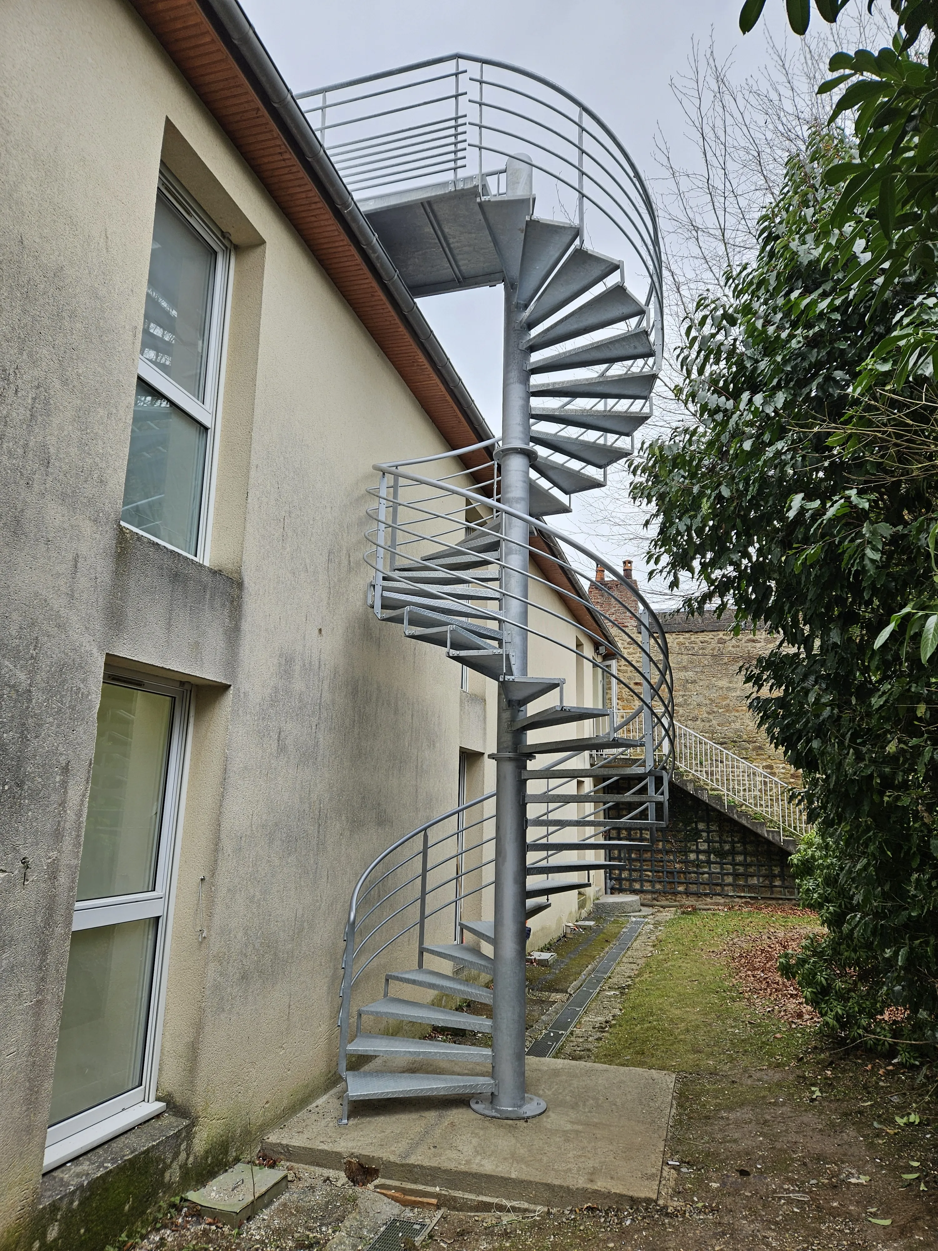 Réalisation SEVEN STAR : Escalier Hélicoïdal, escaliers industriels sur mesure