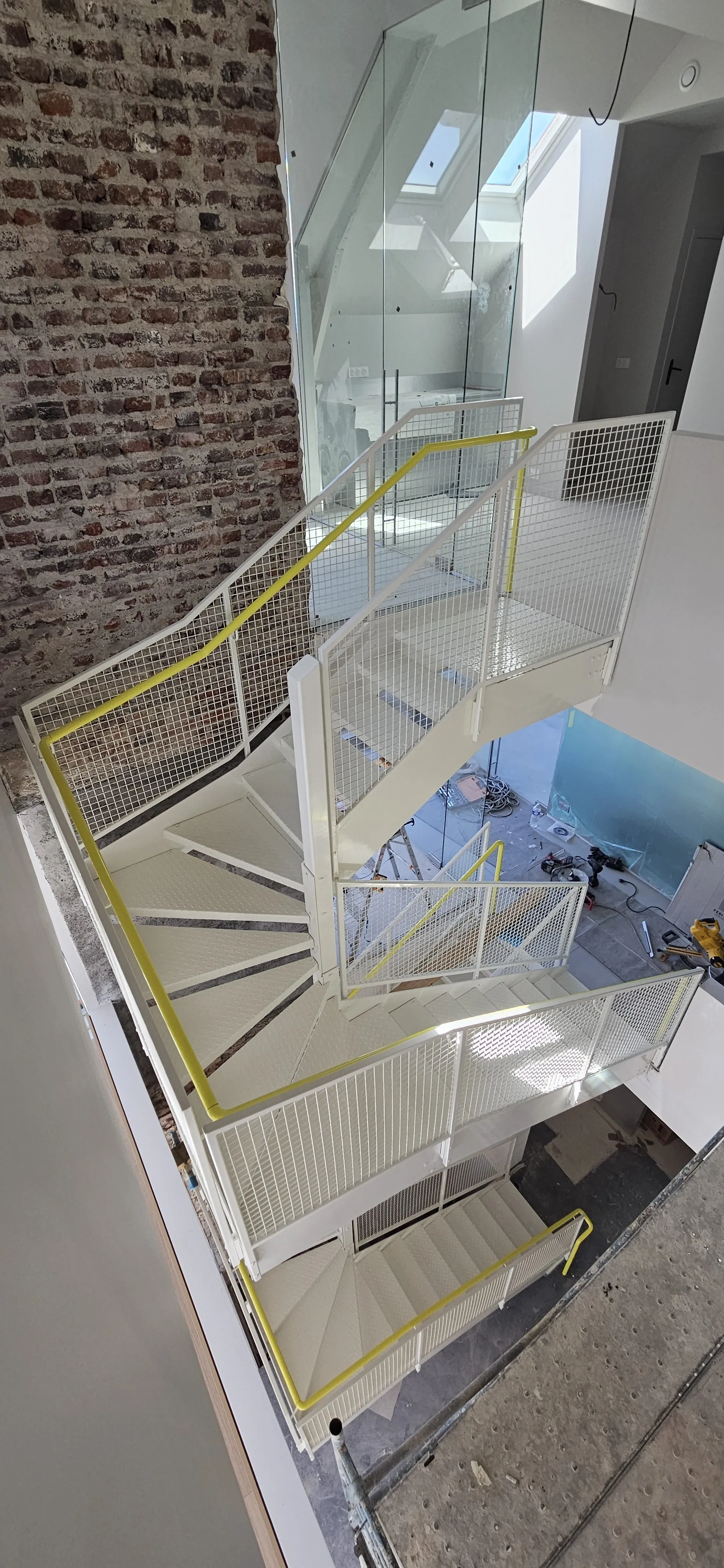 Installation pensée pour le site — réalisation SEVEN STAR