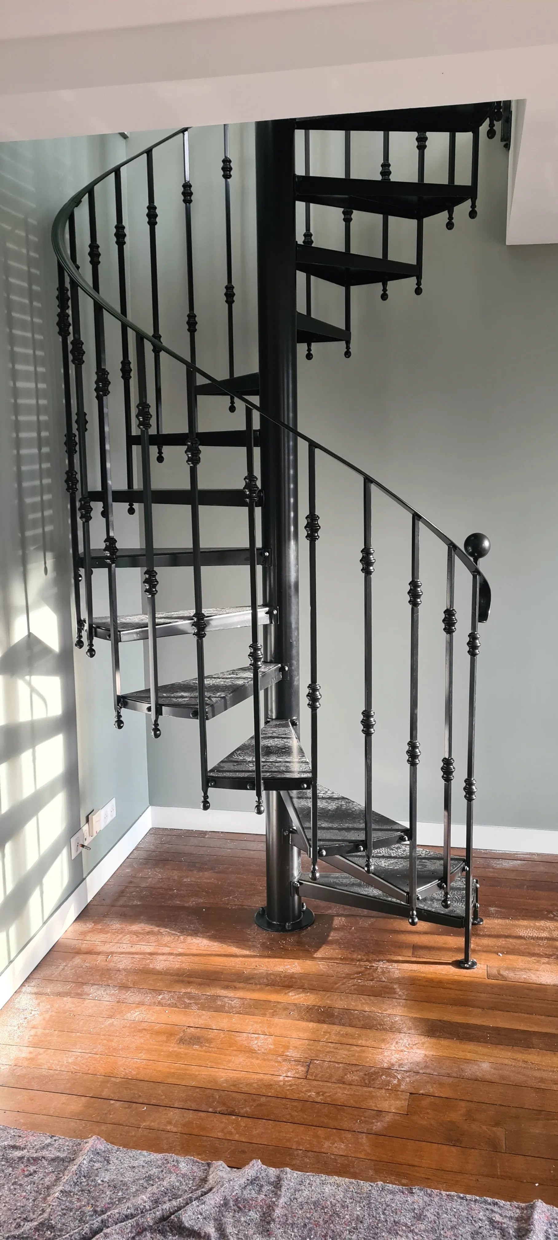 Escalier résidentiel sur mesure — réalisation SEVEN STAR