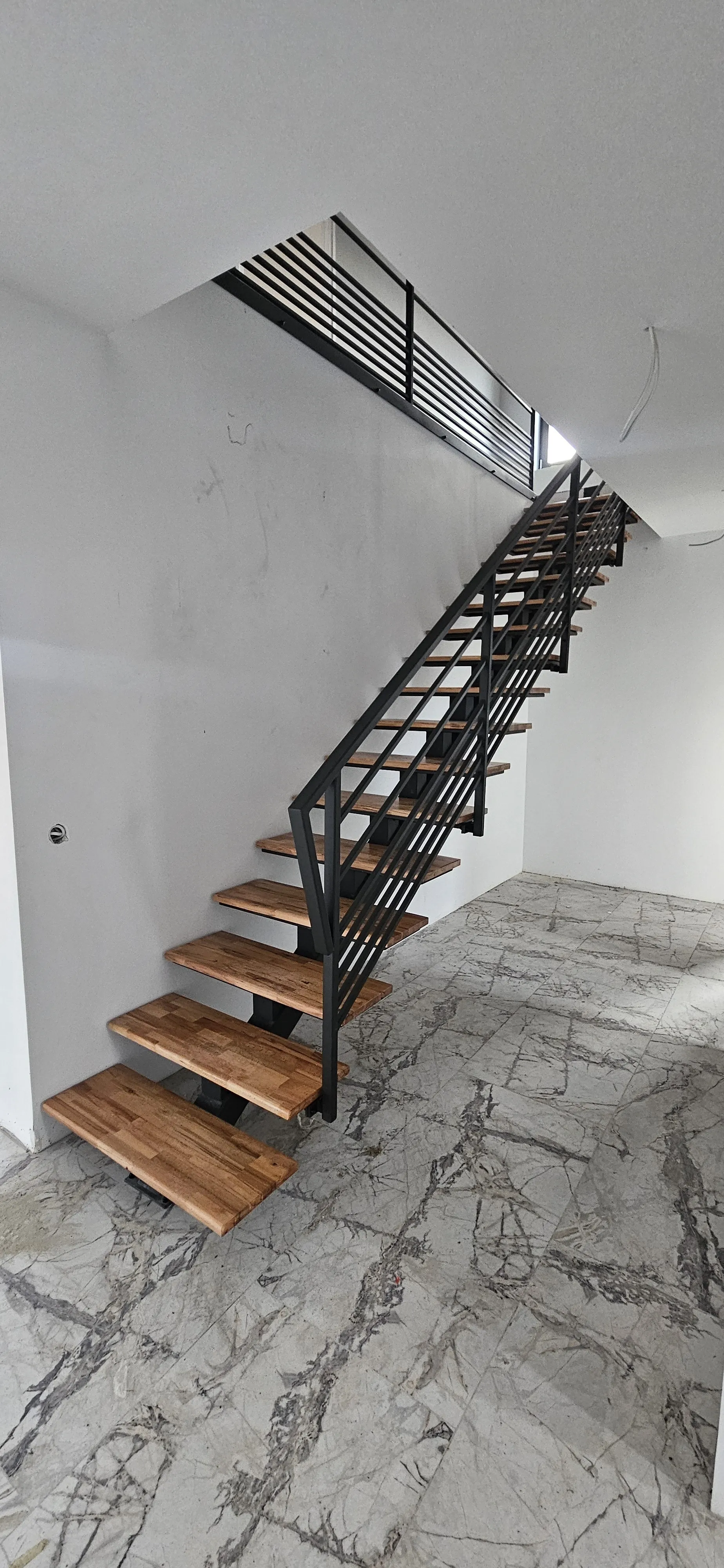 Escalier résidentiel sur mesure — réalisation SEVEN STAR