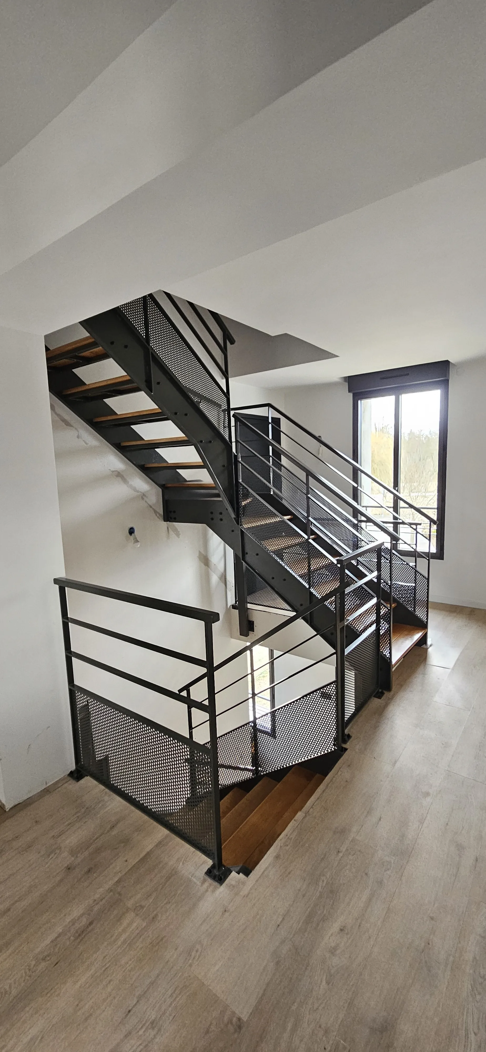 Escalier résidentiel sur mesure — réalisation SEVEN STAR
