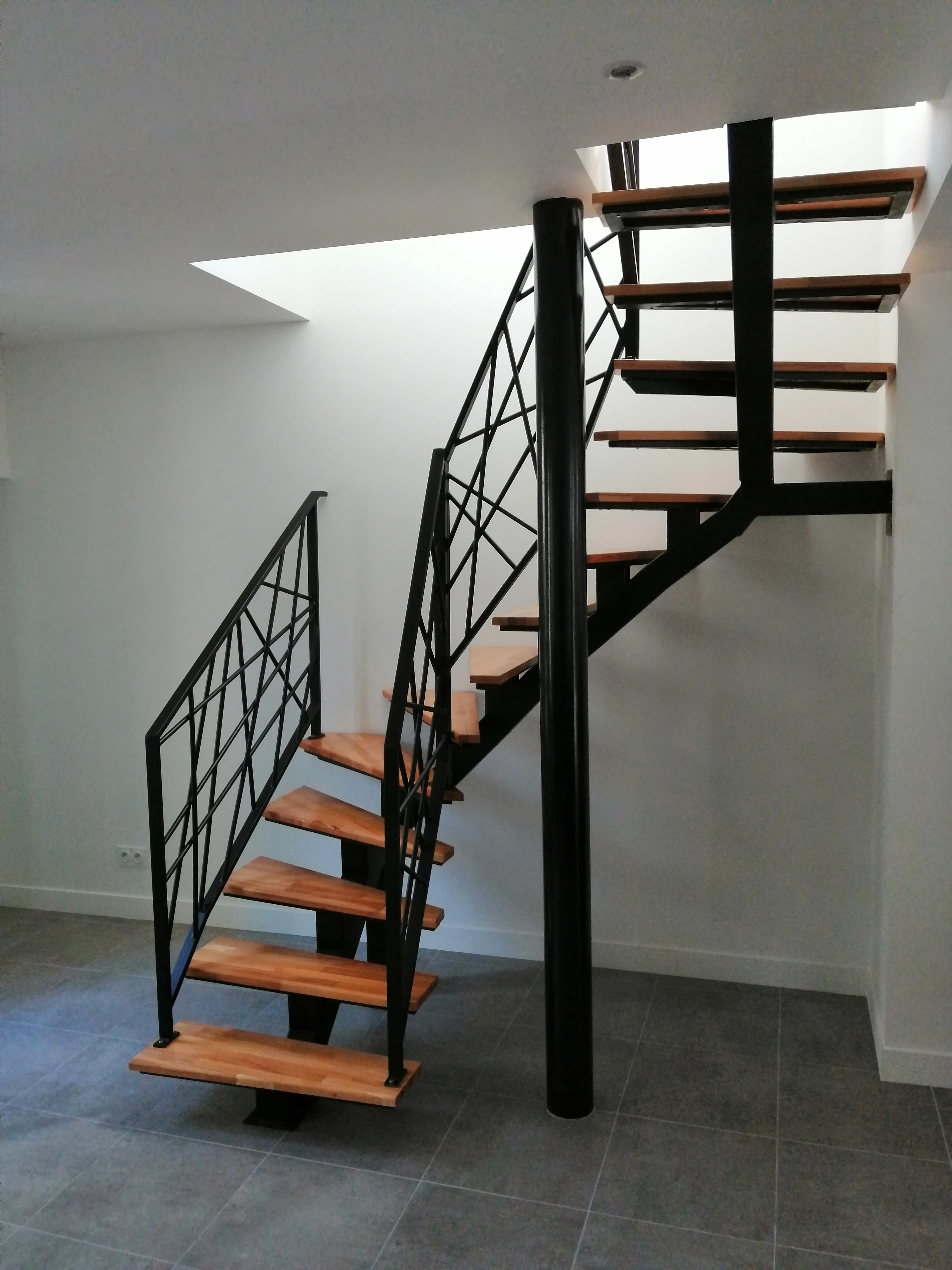 Escalier résidentiel sur mesure — réalisation SEVEN STAR