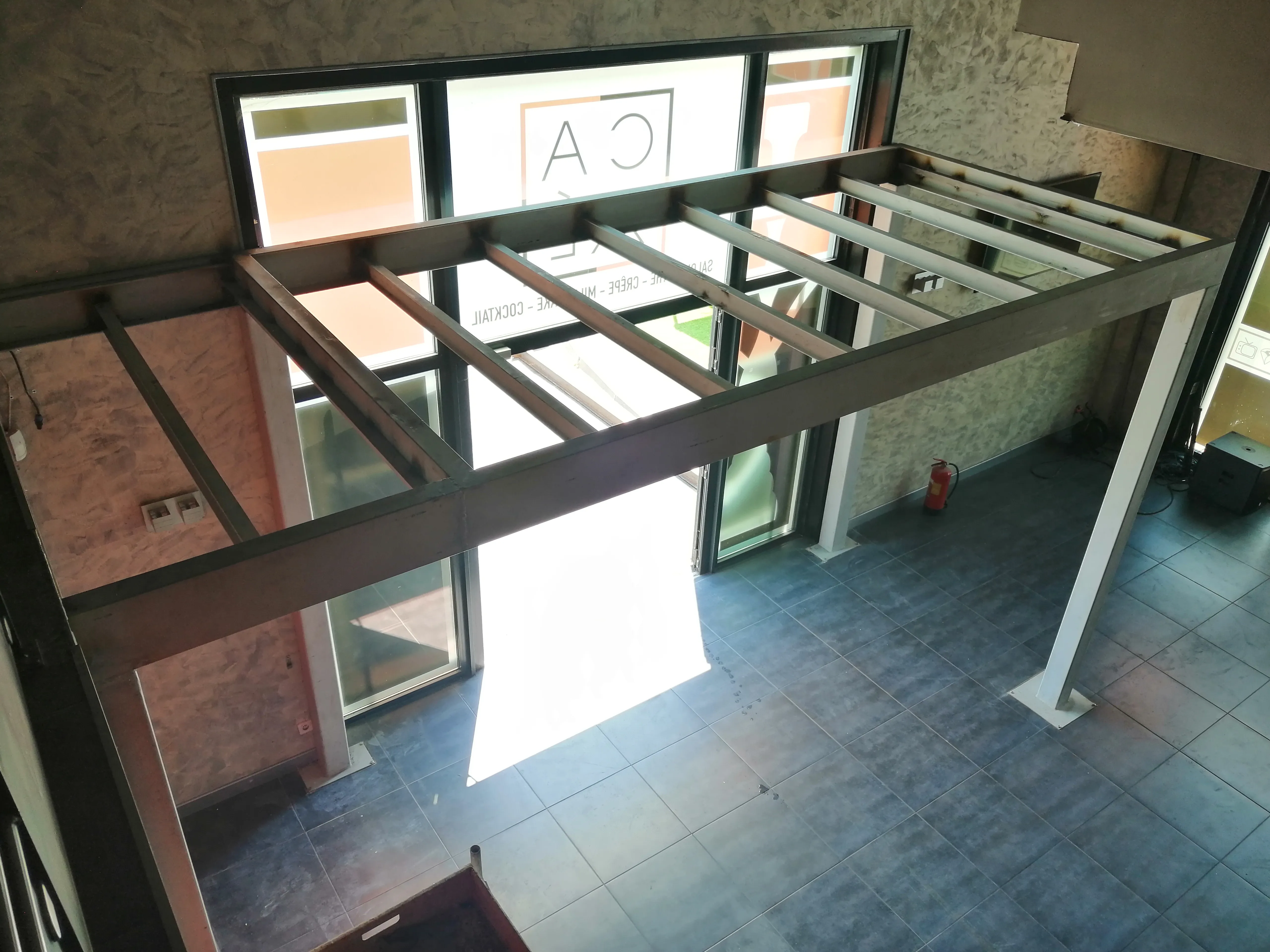 Fabrication et pose sur site — réalisation SEVEN STAR